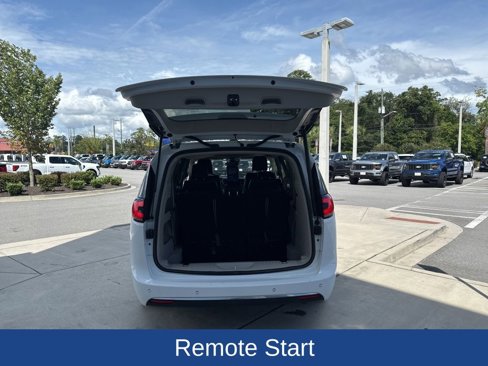 Used 2023 Chrysler Pacifica Limited image 10