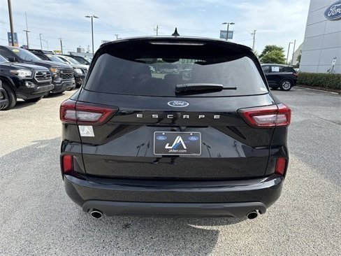 Used 2024 Ford Escape ST-Line image 13