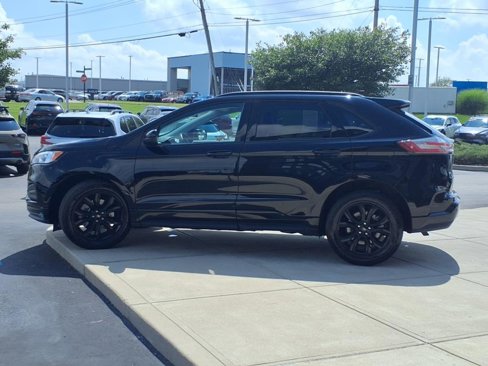 Used 2023 Ford Edge SE w/ Black Appearance Package image 3