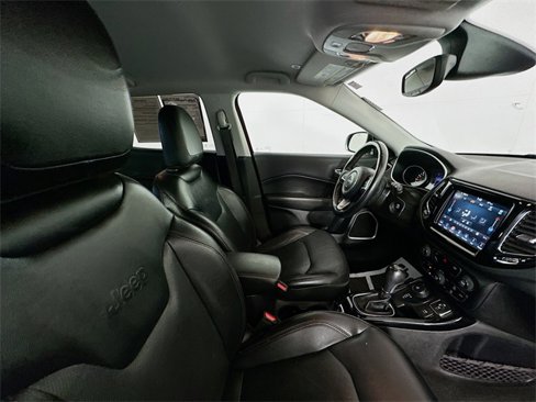 Used 2018 Jeep Compass Limited w/ Navigation Group image 28