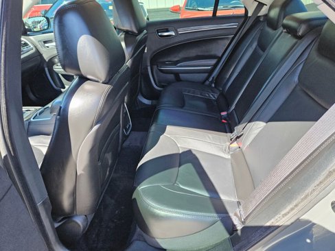 Used 2018 Chrysler 300 Touring L image 17