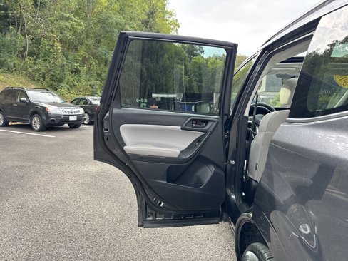 Used 2018 Subaru Forester 2.5i Premium w/ All-Weather Package image 26