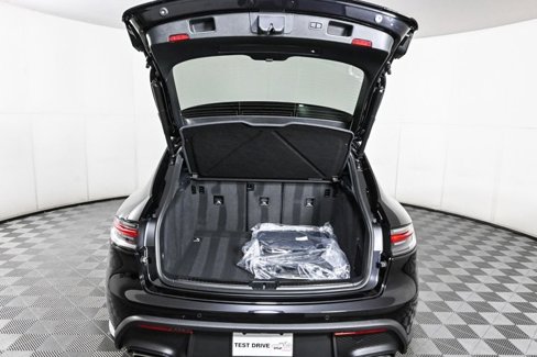 Certified 2025 Porsche Macan image 32
