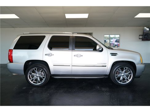 Used 2010 Cadillac Escalade AWD image 8