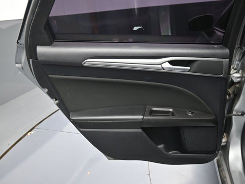 Used 2020 Ford Fusion SE image 13