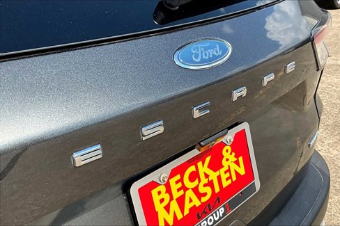 Used 2020 Ford Escape SE image 28