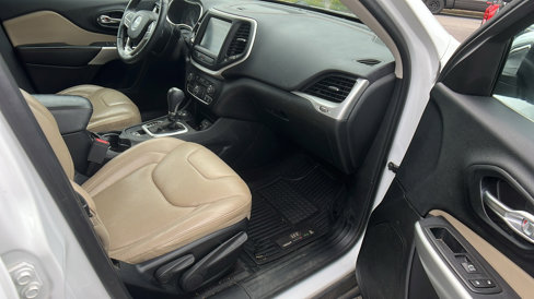 Used 2017 Jeep Cherokee Limited w/ Luxury Group image 19