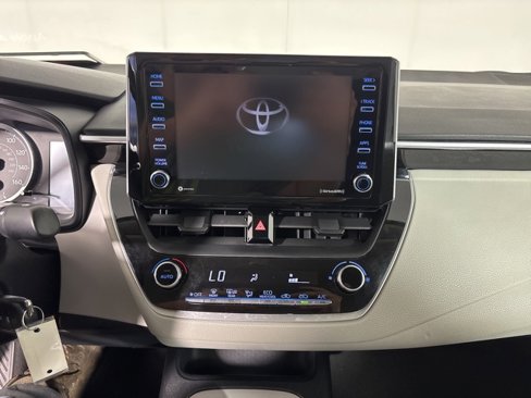 Used 2021 Toyota Corolla LE image 16