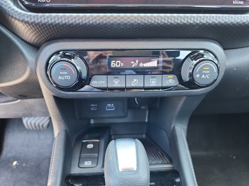 Used 2022 Nissan Kicks SV image 12