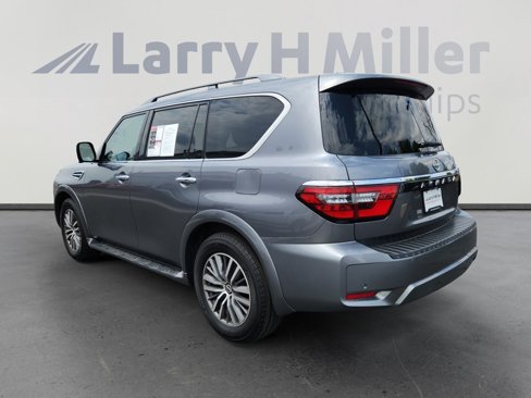 Used 2023 Nissan Armada SL w/ Captain's Chairs Package image 3