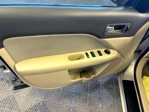 Used 2010 Ford Fusion SE image 24