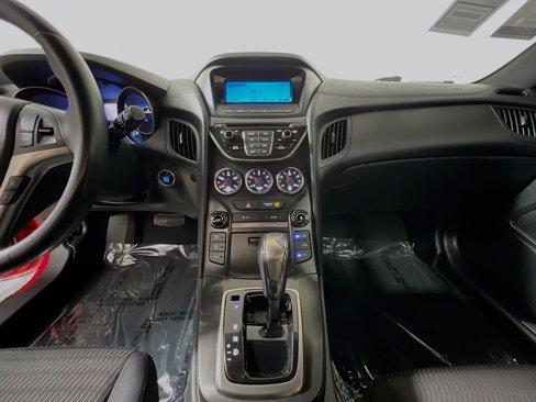 Used 2014 Hyundai Genesis 2.0T image 25