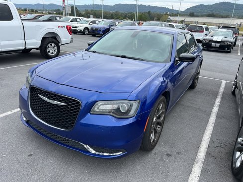 Used 2018 Chrysler 300 Touring w/ Sport Appearance Package image 3