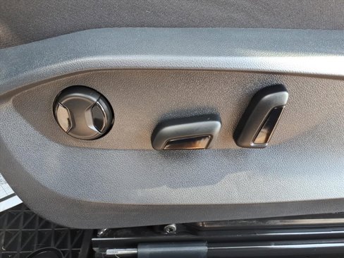 Certified 2024 Volkswagen Taos SE image 14