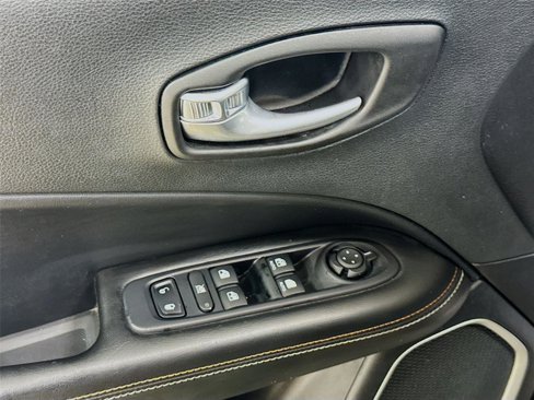 Used 2019 Jeep Compass Latitude w/ Popular Equipment Group image 18