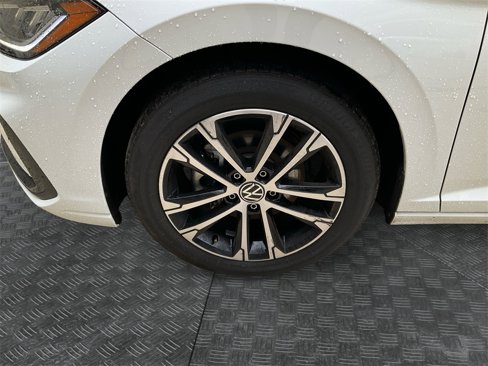 Used 2025 Volkswagen Jetta Sport image 9
