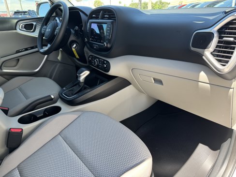 Certified 2025 Kia Soul LX w/ LX Technology Package image 12