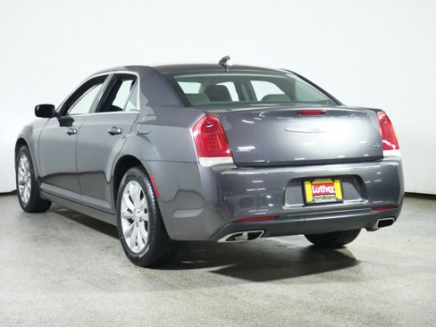 Used 2018 Chrysler 300 Touring image 5