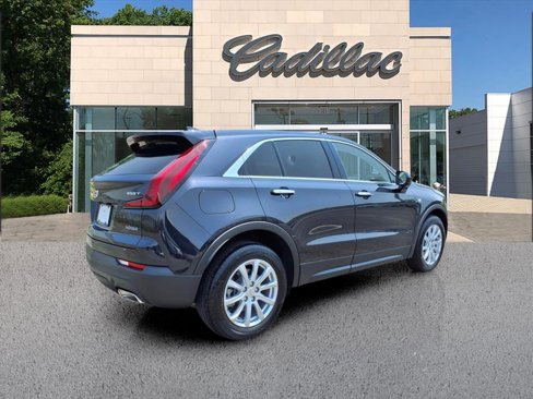 Used 2022 Cadillac XT4 Luxury w/ Cold Weather Package image 7