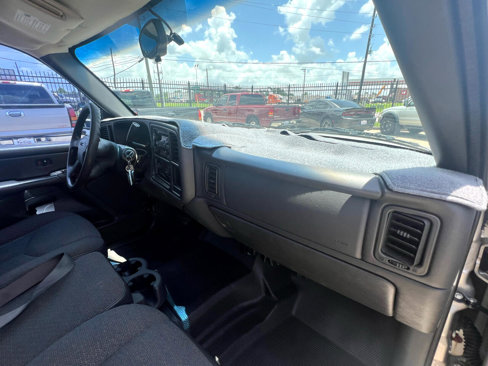 Used 2005 GMC Sierra 1500 W/T image 31