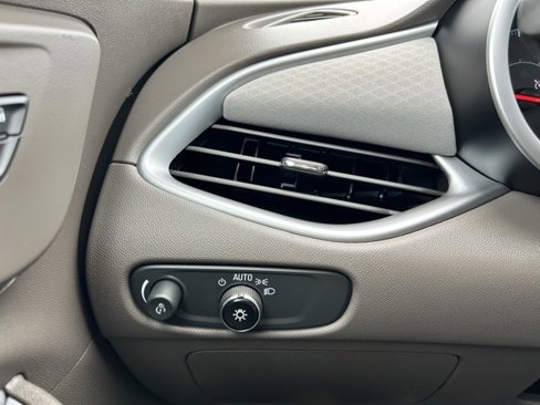 Used 2023 Chevrolet Malibu LT image 19