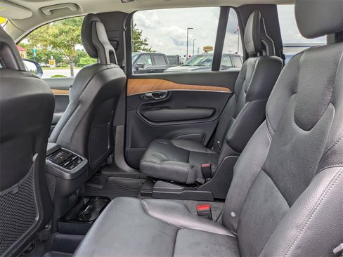 Certified 2022 Volvo XC90 T6 Momentum w/ Climate Package image 14