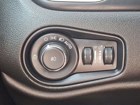 Certified 2015 Jeep Renegade Limited image 23