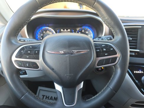 Used 2022 Chrysler Voyager LX image 25