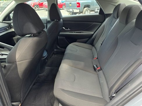 Used 2022 Hyundai Elantra SE w/ Cargo Package image 9