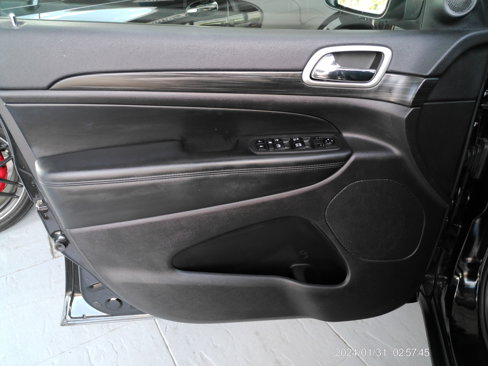 Used 2019 Jeep Grand Cherokee Laredo image 10