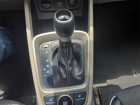 Used 2021 Hyundai Venue image 22
