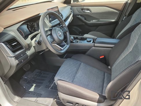 Used 2023 Nissan Rogue SV image 14