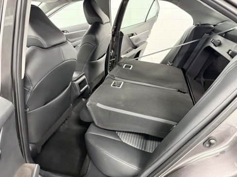 Used 2023 Toyota Camry SE image 14
