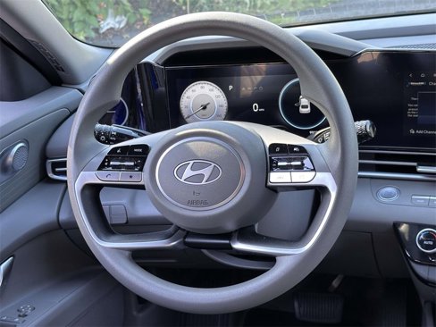 Used 2024 Hyundai Elantra SEL image 16
