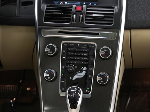 Used 2015 Volvo XC60 T6 Platinum image 15