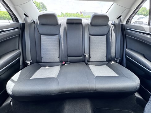 Used 2023 Chrysler 300 Touring w/ Sport Appearance Package image 14