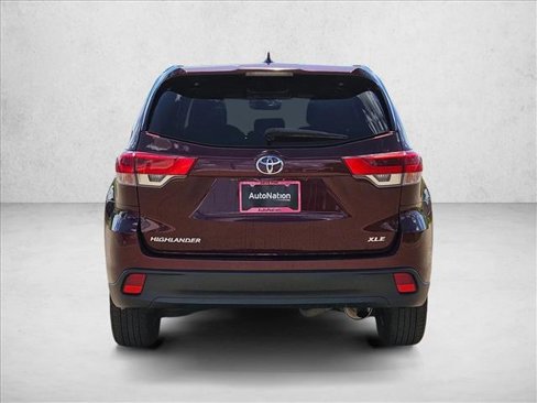 Used 2018 Toyota Highlander XLE image 7