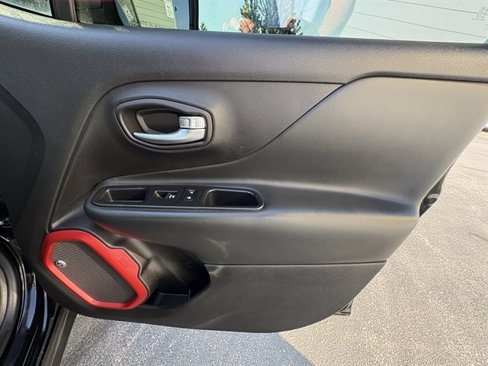 Used 2016 Jeep Renegade Trailhawk w/ Premium Trailhawk Package image 48