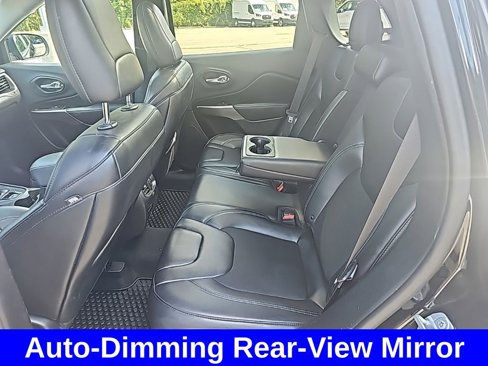Used 2019 Jeep Cherokee Latitude Plus w/ Comfort/Convenience Group image 17