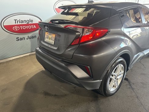Used 2022 Toyota C-HR XLE image 18
