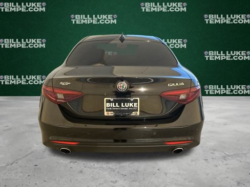 Used 2018 Alfa Romeo Giulia image 5