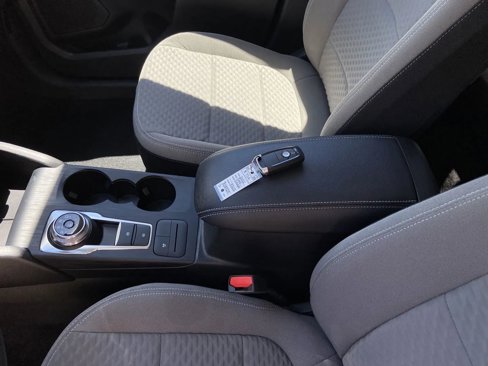Used 2022 Ford Escape SE image 19