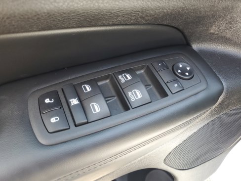 Used 2022 Jeep Grand Cherokee Laredo X image 9