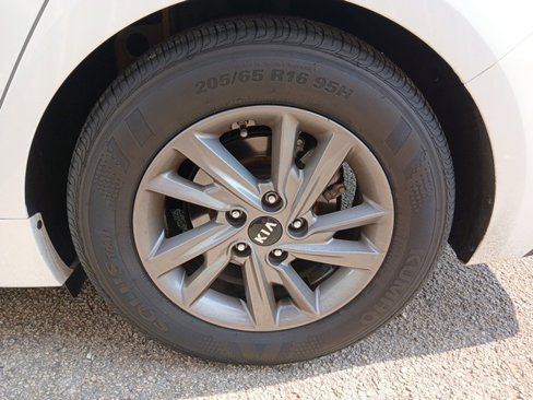 Used 2020 Kia Optima LX image 10