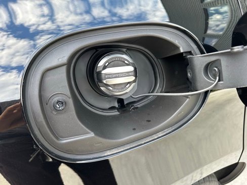 Used 2025 Porsche Macan image 30