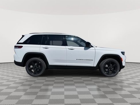 New 2025 Jeep Grand Cherokee Altitude w/ Trailer Tow Package image 6