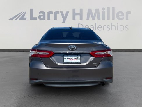 Used 2020 Toyota Camry LE image 4