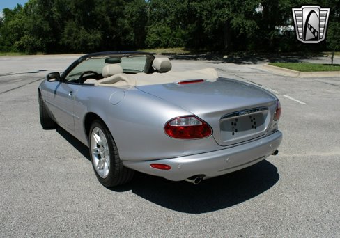 Used 2002 Jaguar XK8 Convertible image 8