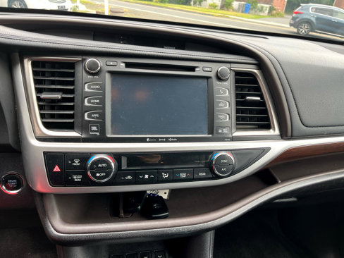 Used 2016 Toyota Highlander Limited image 15
