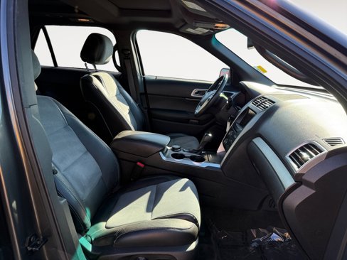 Used 2015 Ford Explorer XLT w/ Equipment Group 202B image 19